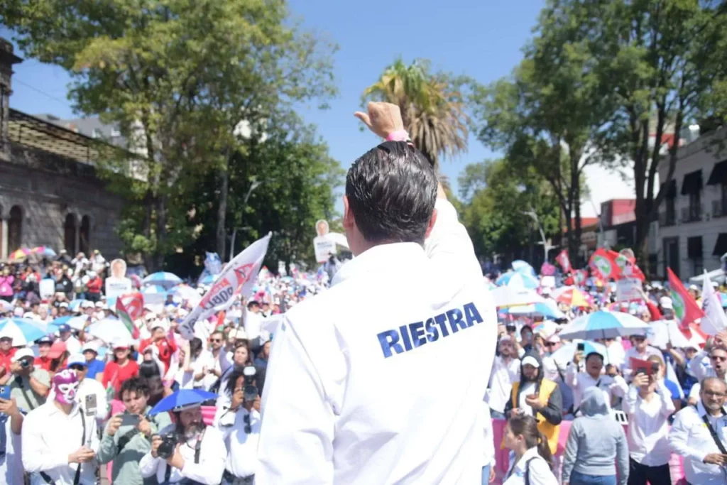 Mario Riestra en cierre de campaña en Avenida Juárez