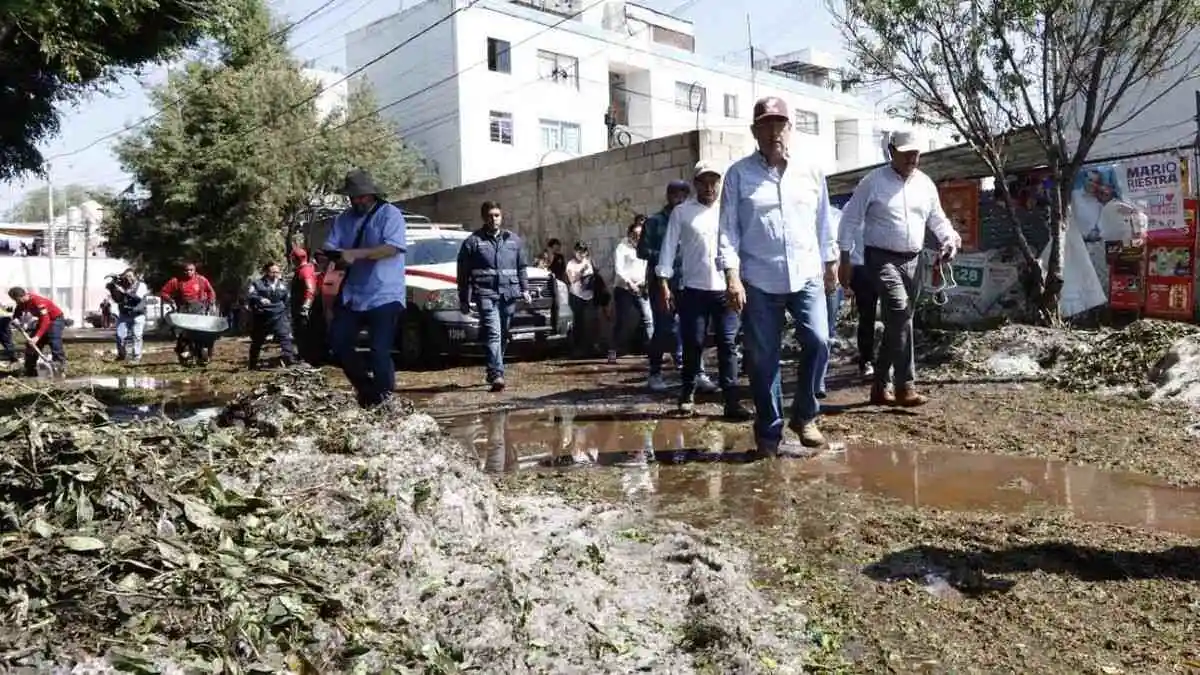 Supervisa Sergio Salomón retiro de granizo y apoyos en Puebla