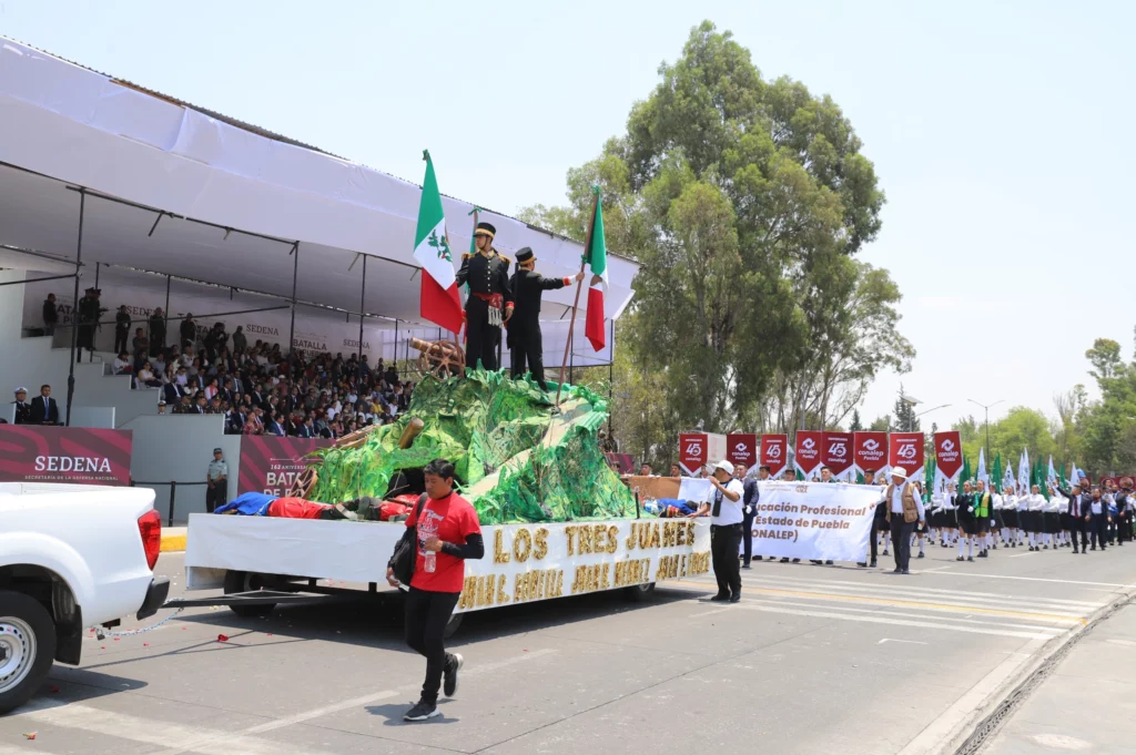 Rectora BUAP en desfile 5 de Mayo en participa por primera vez