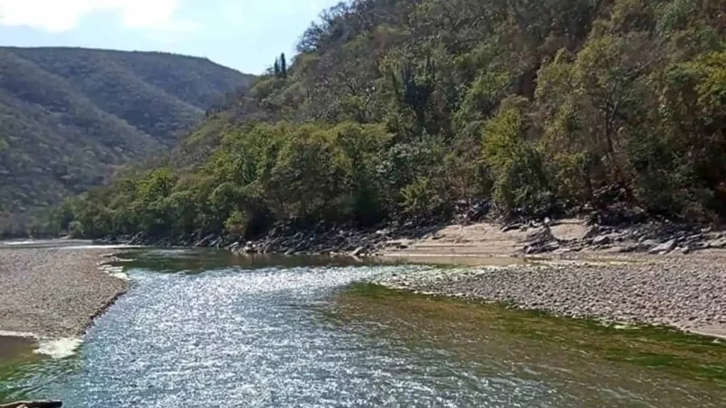 Cauce del río Mixteco en Puebla.