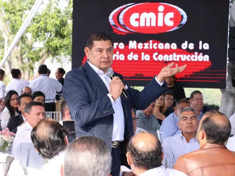 Armenta ofrece a la CMIC participar en obra pública en Puebla