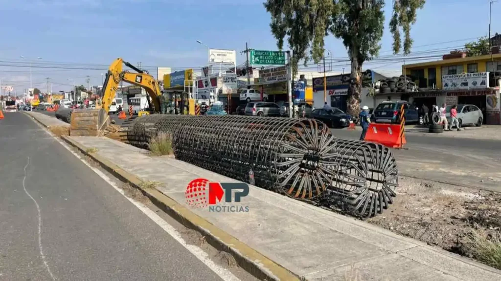 FOTOS: avanza construcción del distribuidor vial de Amalucan, reducen carriles