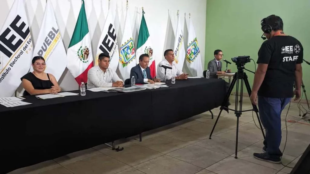 Filomeno no asiste a debate en Cuautlancingo, “tuvo miedo", dice Omar Muñoz.