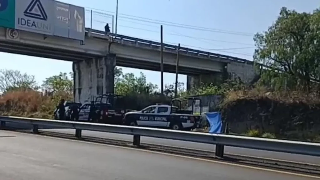 Encuentran cadáver de hombre en puente Totometla en la Vía Atlixcáyotl