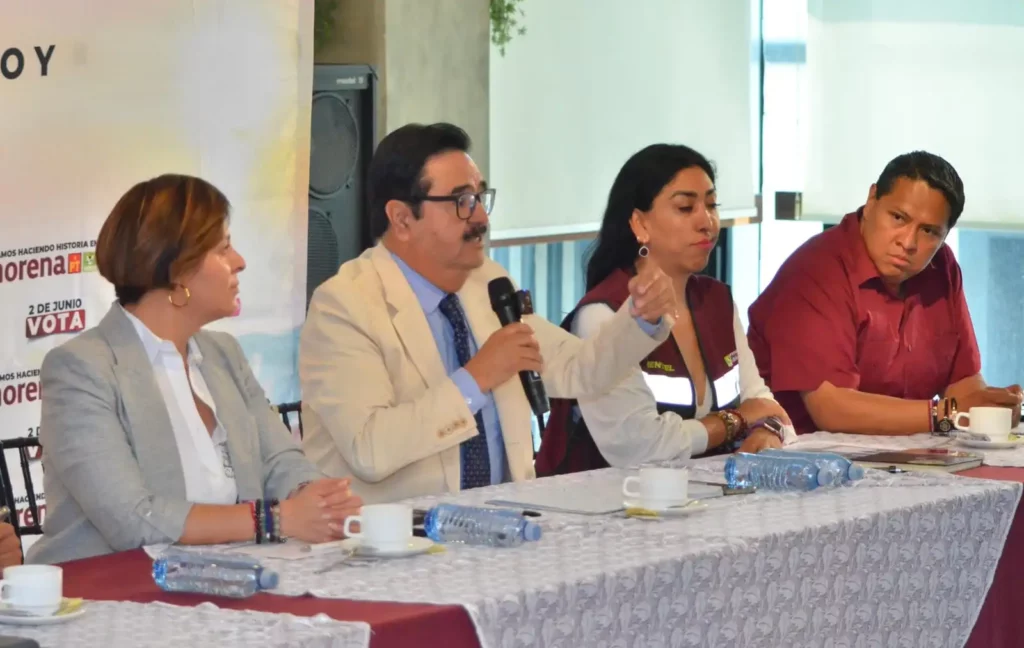 Edurne Ochoa, Agustín Guerrero, Leobardo Juárez en rueda de prensa de Morena Puebla.