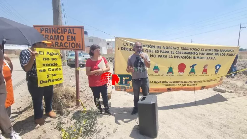 Activistas en contra de la obra Radial a Cacalotepec de Puebla.