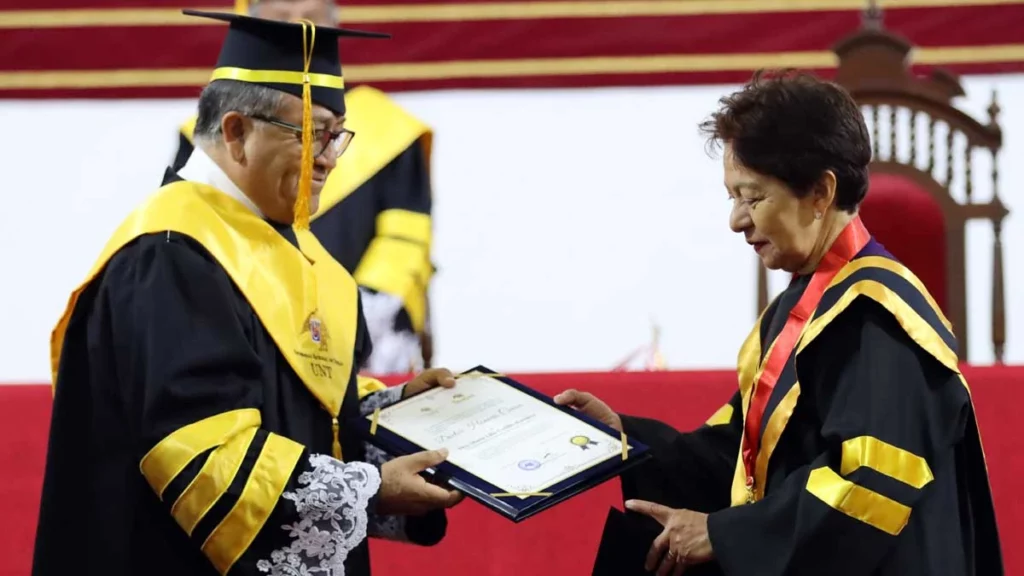 Rectora de la BUAP recibe ‘Doctorado Honoris Causa’ por universidad de Perú