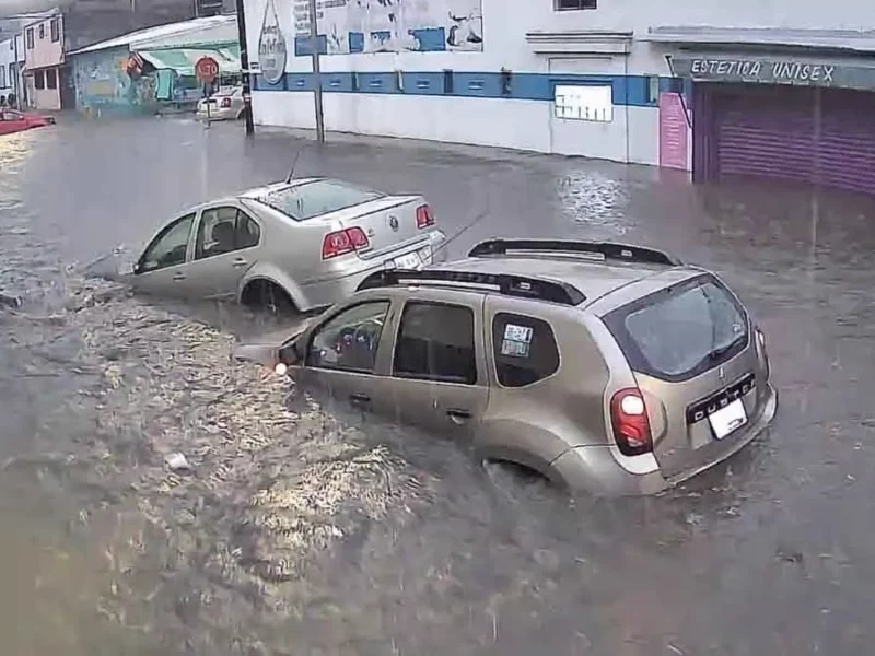 ¡Tláloc ya se enojó! Nueva tromba inunda calles con autos atrapados (VIDEOS)