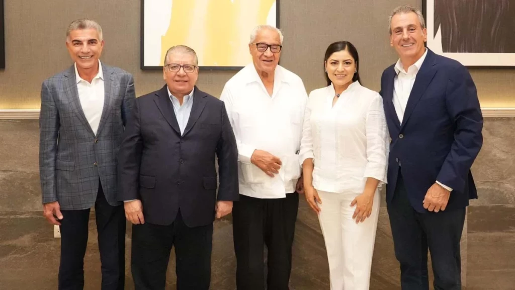 Pepe Chedraui se reúne con expresidentes de Puebla capital de Morena, PAN y PRI