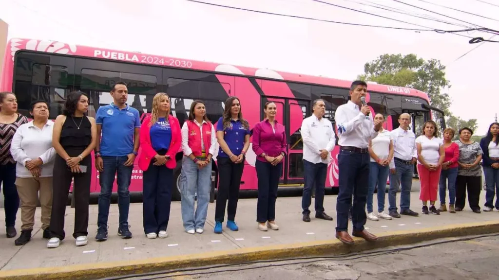 Transporte rosa, eléctrico, cablebus: las propuestas en movilidad de candidatos en Puebla