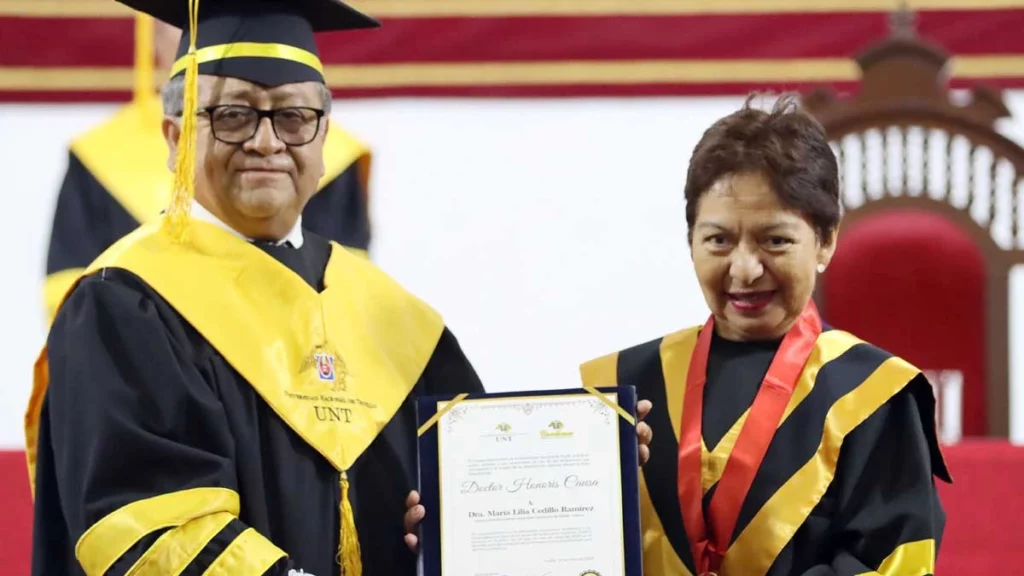 Rectora de la BUAP recibe ‘Doctorado Honoris Causa’ por universidad de Perú