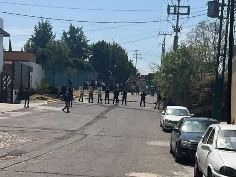 Ahora residentes de La Concepción en Cholula pelean por retiro de topes