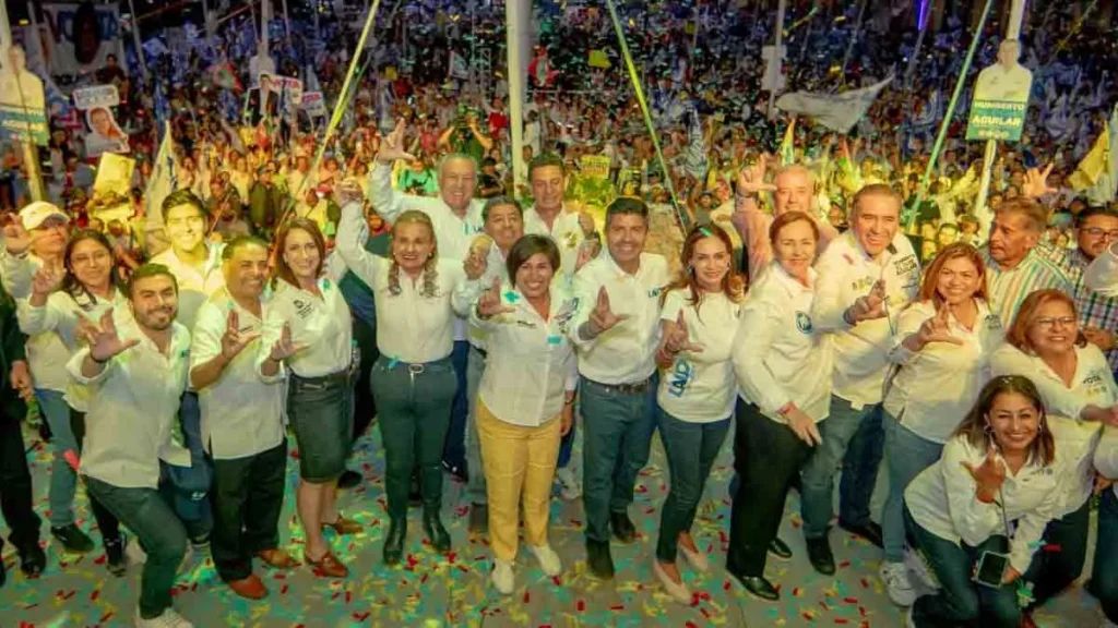 Regresar seguridad a San Pedro Cholula, prometen Eduardo Rivera y Roxana en cierre de campaña