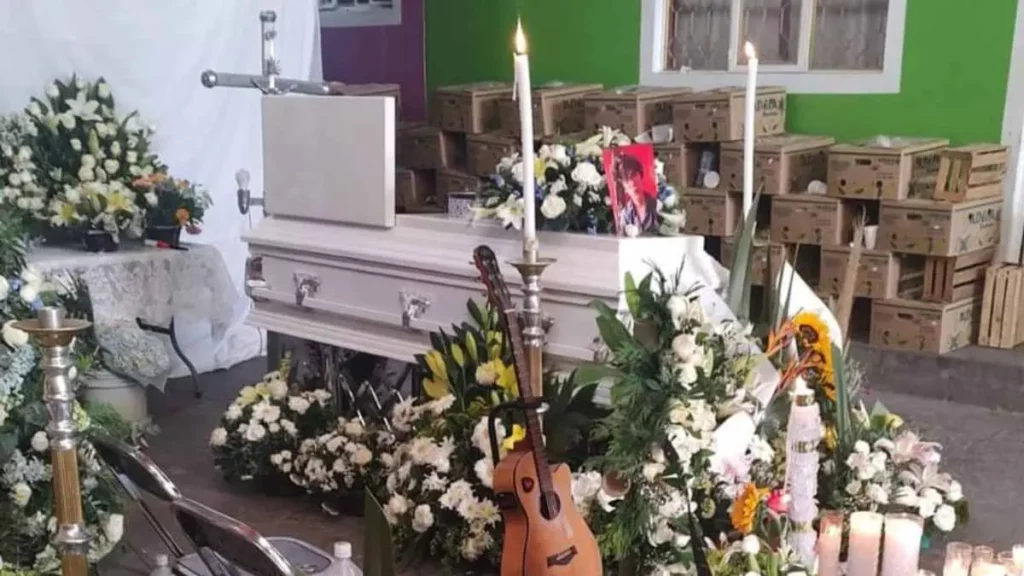 Funeral de Xavi, menor que murió tras desplome de gradas en San Andrés Cholula.