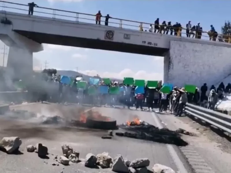 Bloquean la autopista Puebla Orizaba