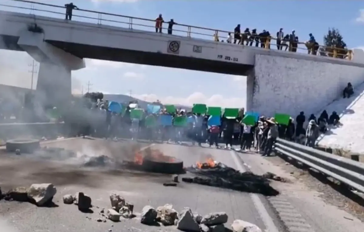 Bloquean la autopista Puebla Orizaba