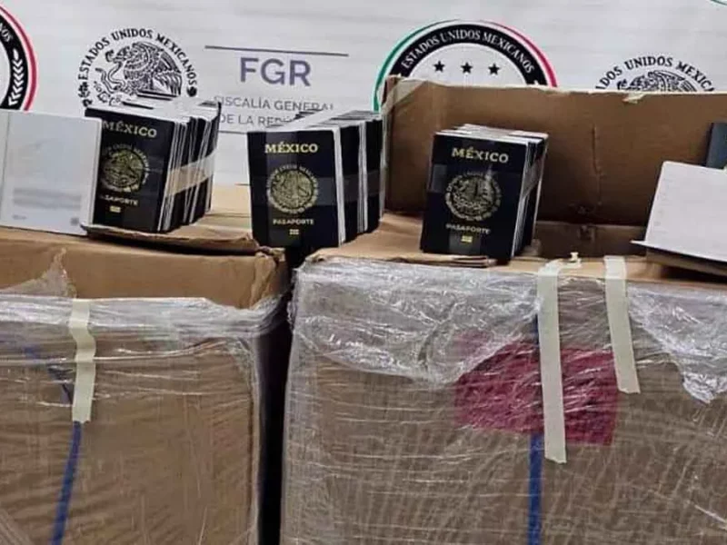 Detienen a dos y recuperan mil 328 pasaportes robados en la México-Veracruz