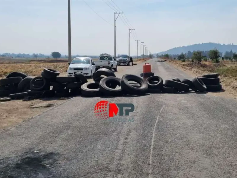 Carretera San Andrés Calpan lleva dos meses bloqueada y no hay para cuándo reabran