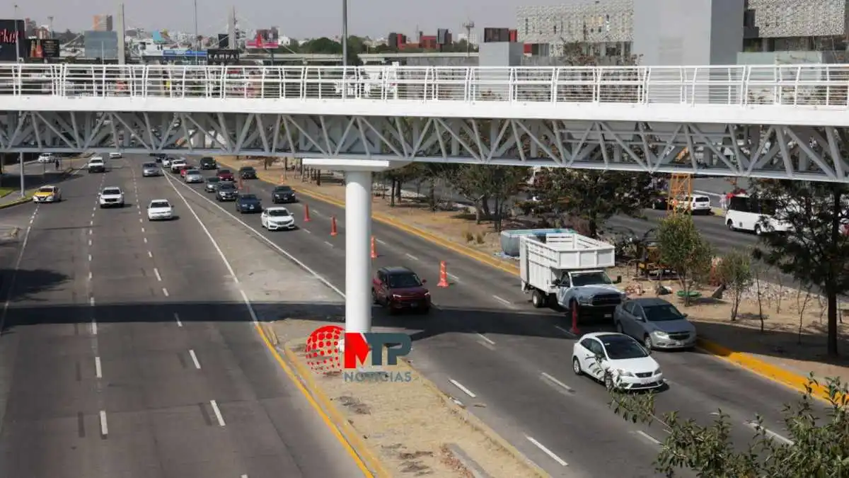 Serán dos puentes elevados los que se construirán en Vía Atlixcáyotl, anuncia gobernador