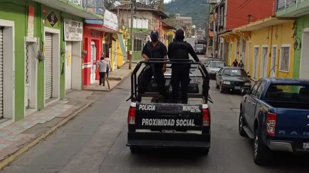 Investigan a alcaldes de Pahuatlán y Ahuazotepec por contratar “policías” no acreditados