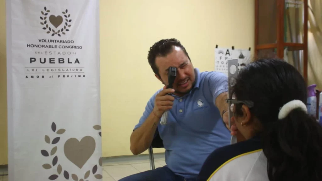 Voluntariado del Congreso de Puebla lleva Jornada de Salud Visual a Coxcatlán