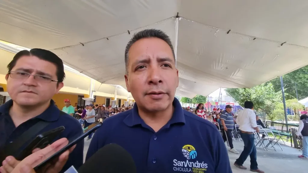 Edmundo Tlatehui, edil de San Andrés Cholula, en entrevista.