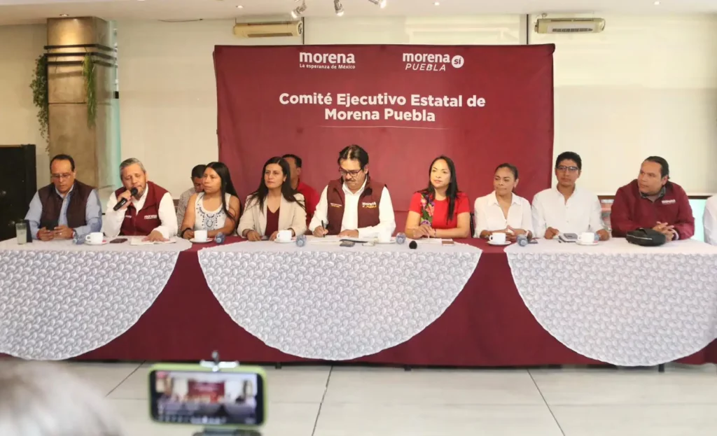 Coalición encabezada por Morena ofrecen rueda de prensa.