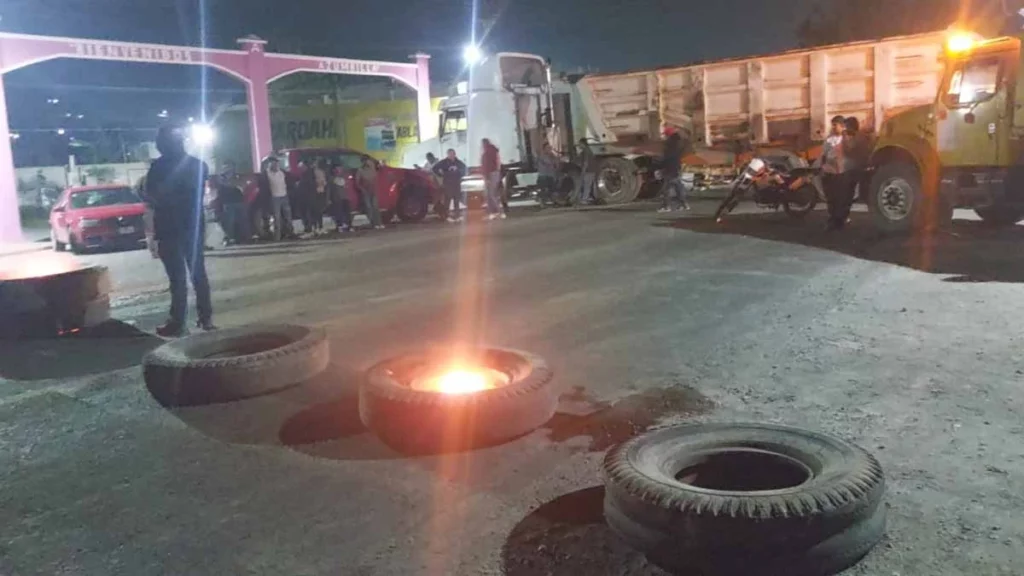 Conflicto postelectoral: bloquean carretera en Nicolás Bravo y exigen voto por voto en Zacapoaxtla
