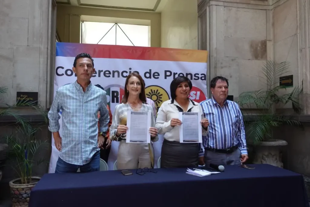 Carlos Martínez Amador, Augusta Díaz de Rivera, Roxana Luna y Roberto Padilla en rueda de prensa.