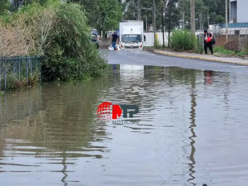 Volcaduras, inundaciones y puestos arrastrados, saldo de lluvias en Puebla