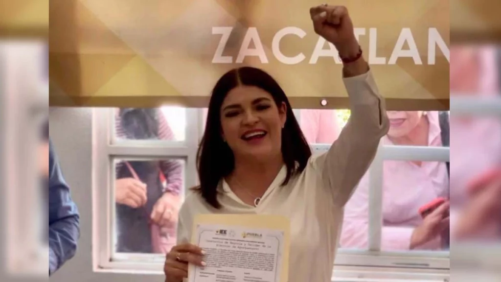 Recibe Bety Sánchez constancia como presidenta electa de Zacatlán