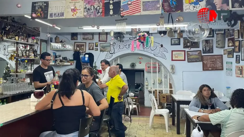 Cantina ‘La Terminal’ en Puebla cumple 71 años, prueba sus famosas sangrías
