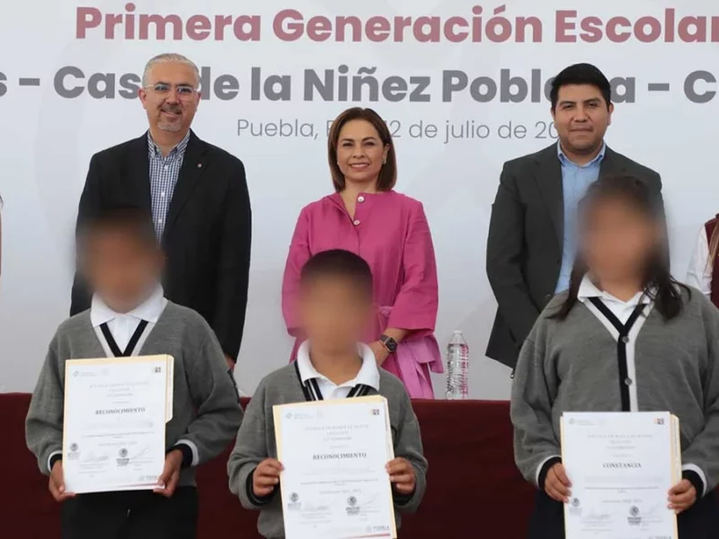 Gradúa DIF Puebla a la primera generación de estudiantes bajo su custodia