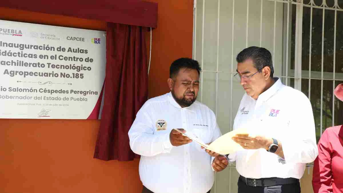 Sergio Salomón entrega equipo para prevenir dengue en Huaquechula