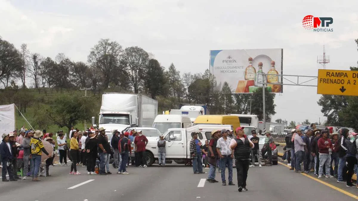 Suman nueve horas de caos en la autopista México-Puebla; Segob pide a federación intervenir
