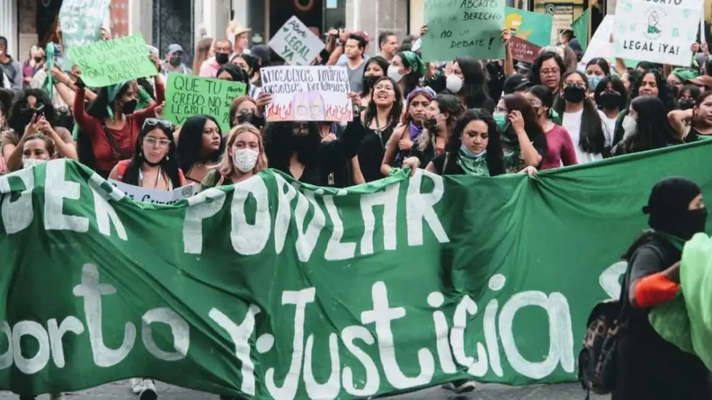 Despenalización del aborto en Puebla: convocan a diputados para discutir el tema en comisiones
