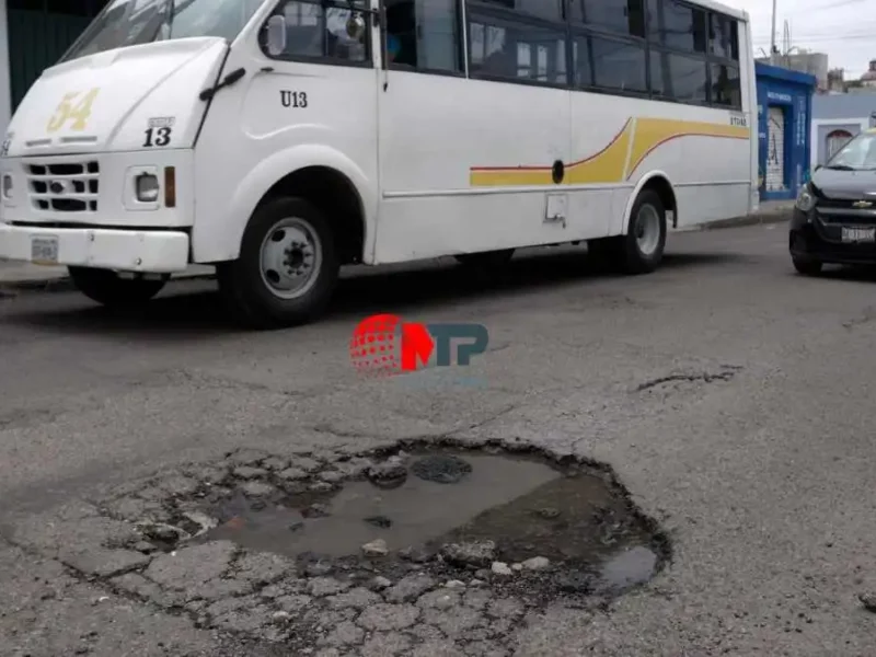 Baches y fuga de agua, los mayores problemas que ven 7 de cada 10 en Puebla capital