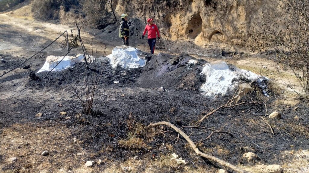 Bomberos de Amozoc sofocan incendio en Chachapa