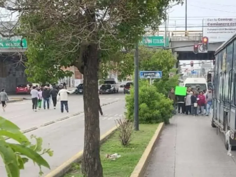 Caos vial al sur de Puebla, manifestaciones colapsan el tráfico en 11 Sur y en Valsequillo