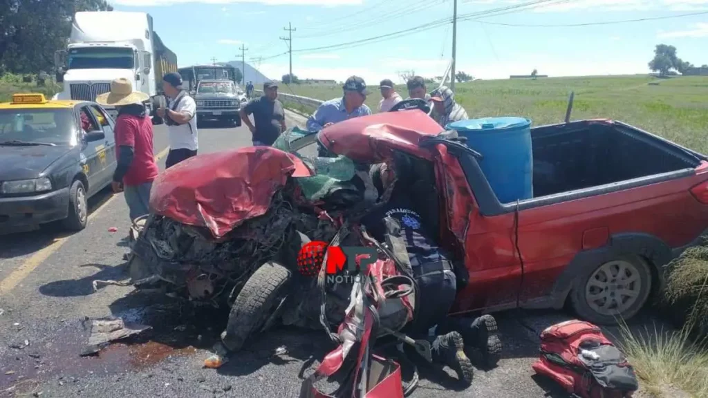 Choca familia con camión de carga en Amozoc, muere un niño y hay 5 lesionados