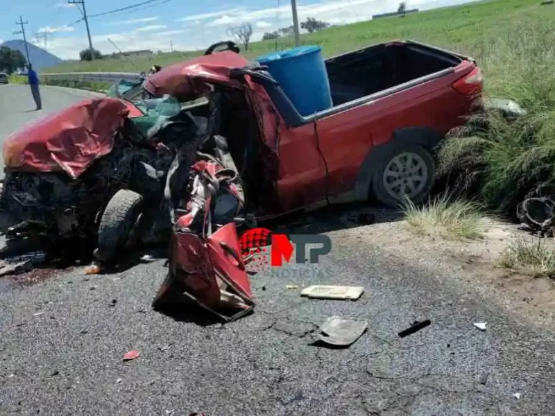 Choca familia con camión de carga en Amozoc, muere un niño y hay 5 lesionados