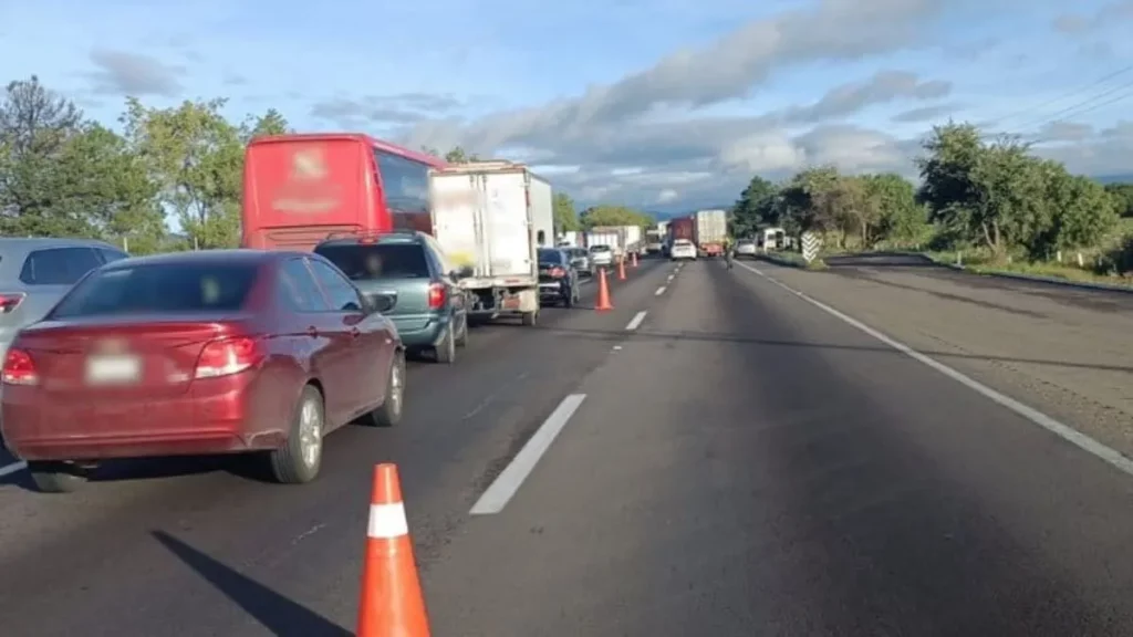 ¡Precaución! Por choque en la México-Puebla hay reducción de carriles