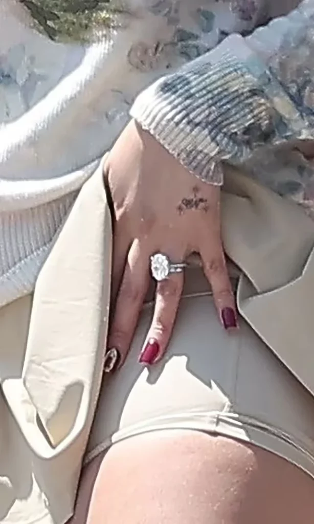 Ángela Aguilar luce anillo de compromiso con diamante que le dio Nodal.
