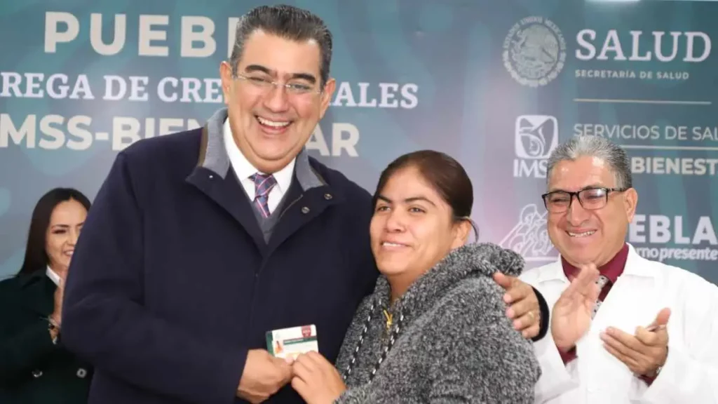 Credenciales IMSS Bienestar en Puebla: Sergio Salomón entrega las primeras 3 mil 700