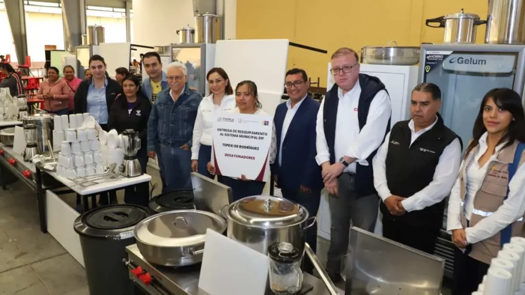 Gaby Bonilla entrega el reequipamiento de ocho Desayunadores Escolares