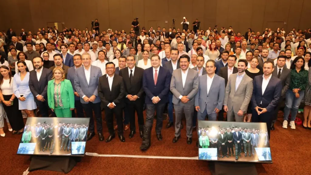 Gobernador electo Alejandro Armenta junto a Sergio Salomón llevan a cabo el Curso de Capacitación a Presidentes Municipales