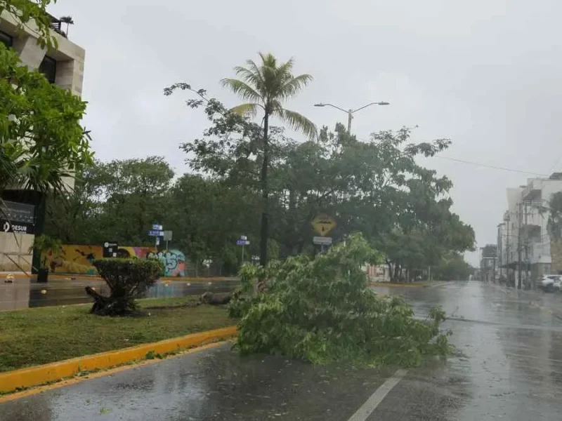 Huracán Beryl llega a Quintana Roo: provoca fallas eléctricas en 24 zonas