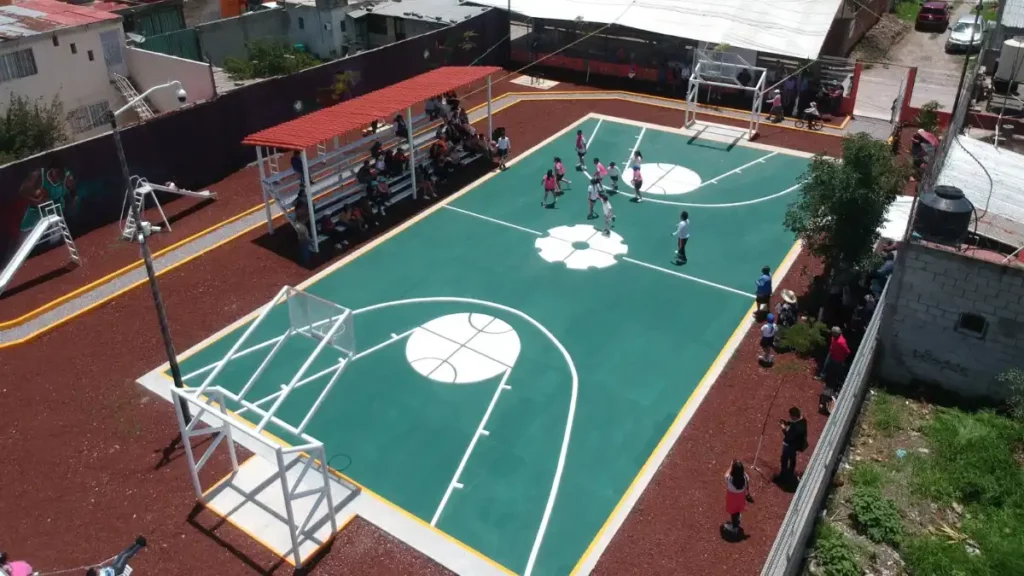 Cancha deportiva del nuevo parque en la colonia "Las Animas" 