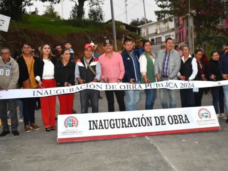 Porfirio Loeza en inauguración de obra en acceso al Cerro Cabezon