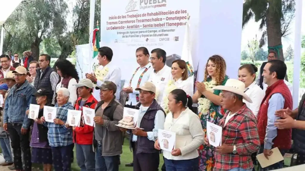 Rehabilitan tramos carreteros en Tecamachalco-Ometepec y Colorada-Acatlán-Santa Isabel